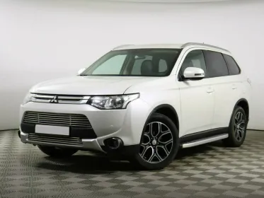 Outlander  III Рестайлинг 81000 км, Белый
