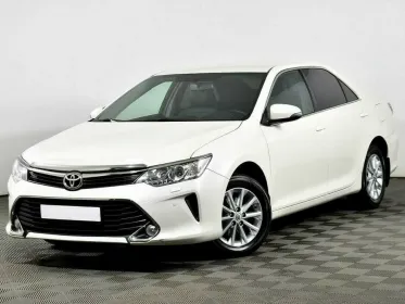 Camry  VII (XV50) Рестайлинг 2 101255 км, Белый