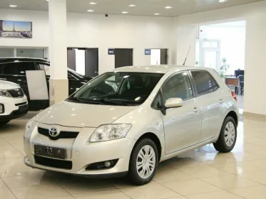 Auris  I 122000 км, Серебряный