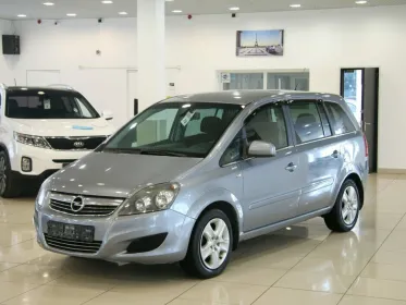 Zafira  C 104000 км, Серебряный